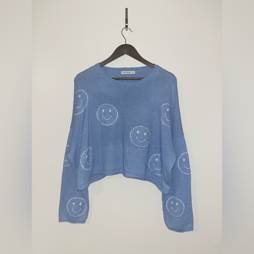 MOON & MADISON Smiley Face Sweater Knit Pullover Cropped Light Blue‎ | Medium